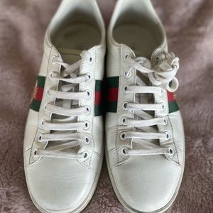 Loves Gucci sneakers